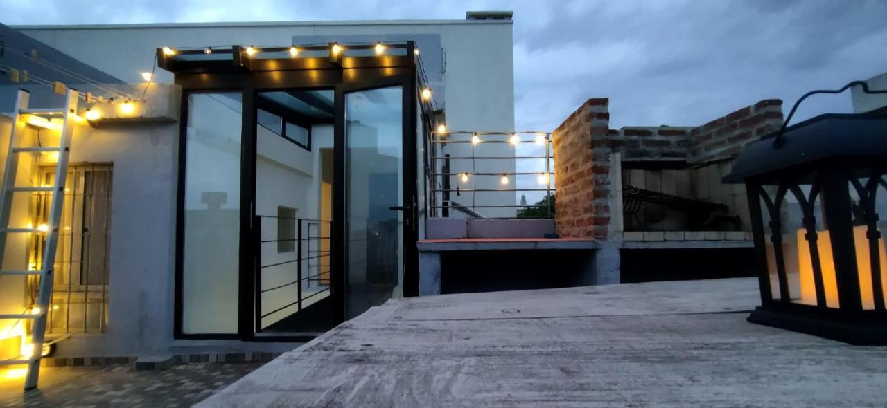 فيلا House With Large Terrace, Jacuzzi And Gated Parking For One Car مونتيفيديو المظهر الخارجي الصورة